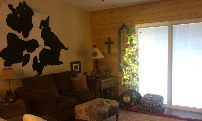 Ruidoso Cabin | Cowhide Creek Cabin with WiFi and A/C