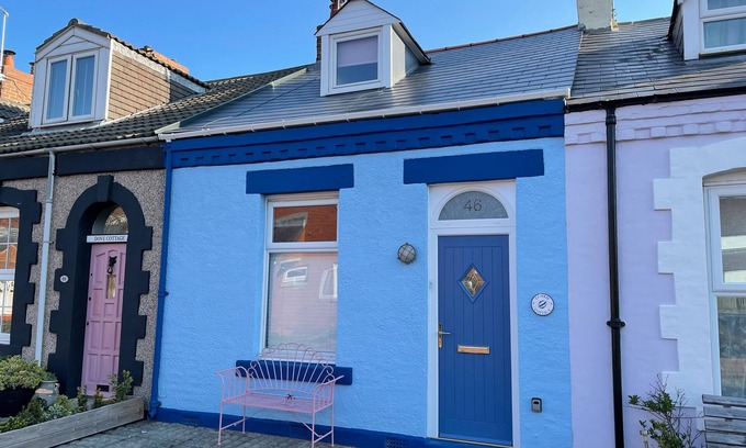 Cullercoats Cottage | COWRIE COTTAGE, pet friendly, with open fire in Cullercoats