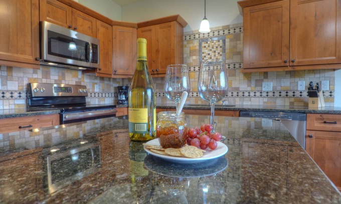 Estes Park House | Coyote Ridge - Gorgeous Mountain Views - Walk to Marys Lake - EV #6106