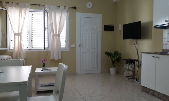 Las Palmas de Gran Canaria Apartment | Cozy apartment centricoy quiet area obelisk-. Ideal for couples