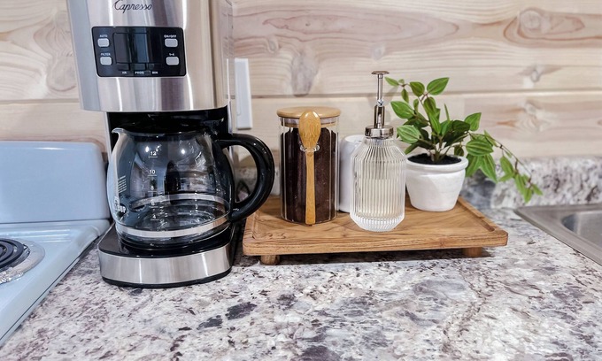 Osseo Apartment | Cozy 1 bd Modern Suite in gorgeous Osseo