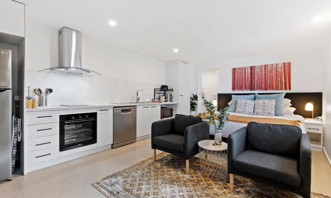 Carnegie Apartment | Cozy 1-Bed Studio Near Cafes and Shops