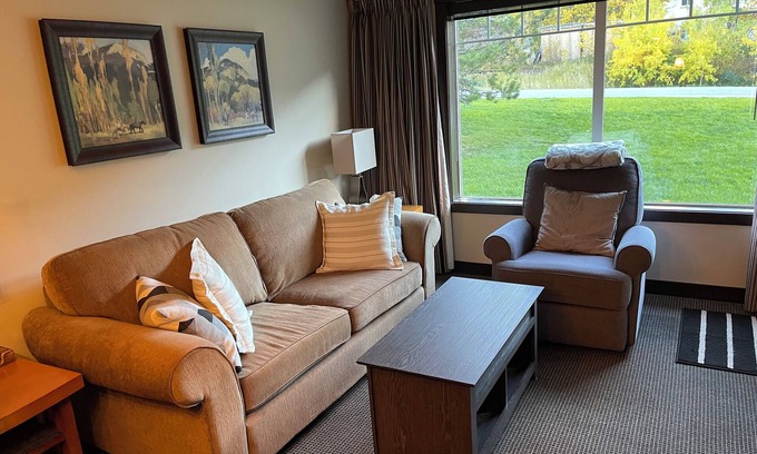 Dead Man's Flats Condo | Cozy 1-bedroom condo with fitness room, WiFi in brilliant Dead Man's Flats