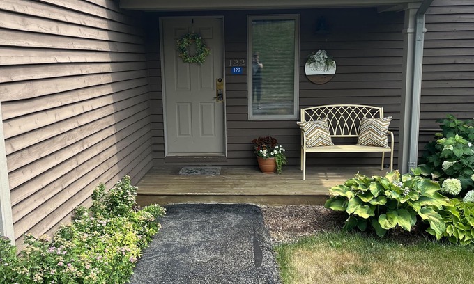 The Galena Territory House | Cozy 1 Bedroom, 2 Bath Townhome in the Galena Territory