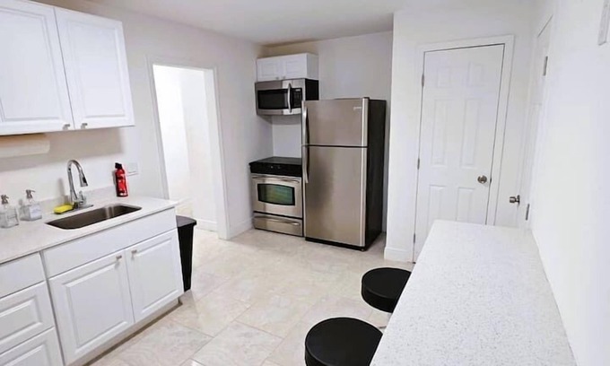Ortona North Apartment | Cozy 1 bedroom Apt Across the beach Large Pool!