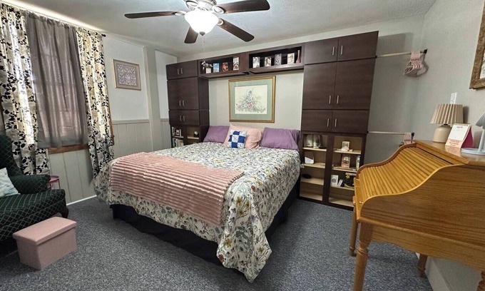 Greenfield Apartment | Cozy 1-bedroom apartment with WiFi, AC in charming Greenfield