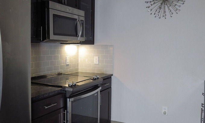 East Downtown Houston Apartment | Cozy 1-bedroom apartment in beautiful Downtown Houston with WiFi,