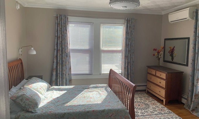 Sanford Apartment | Cozy 1-bedroom apartment in charming Sanford within 20 minutes to Maine beaches