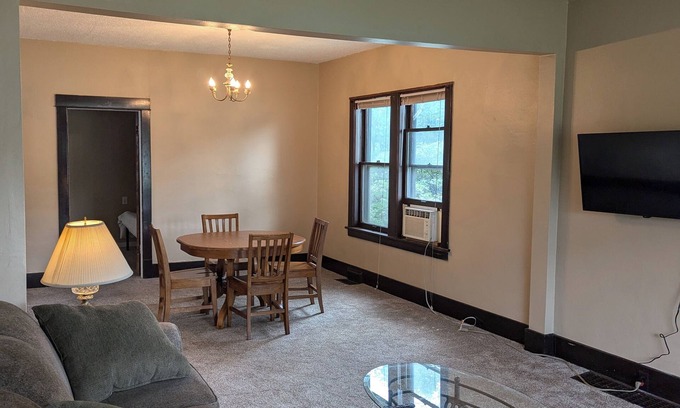 Fargo Apartment | Cozy 1-bedroom apartment in fantastic Fargo with WiFi, AC