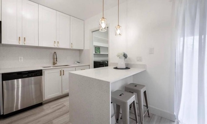 Park Shore Apartment | Cozy 1-bedroom apartment in tranquil Naples with WiFi, fitness room