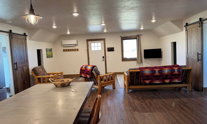 Cody Apartment | Cozy 1-bedroom apartment with WiFi, AC in beautiful Cody