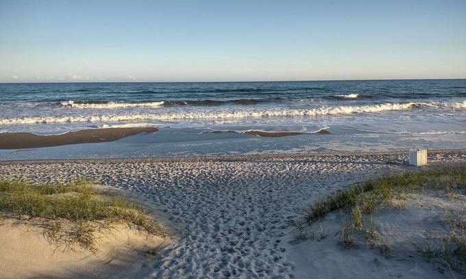 Atlantic Beach Condo | Cozy 1-bedroom condo with AC, wifi, and pool. Just steps to the beach!