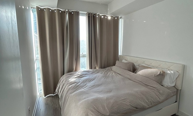 Niagara Condo | Cozy 1-bedroom condo with AC, fitness room in downtown Toronto