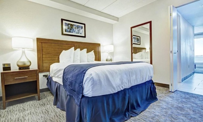 Historic Hill Condo | Cozy 1-bedroom condo with WiFi, AC in marvelous Newport.