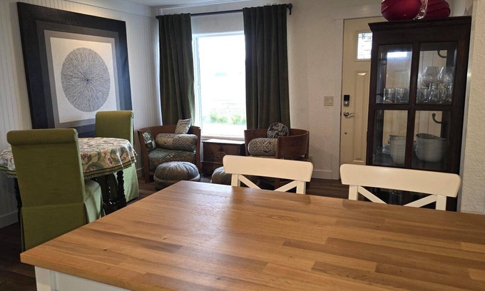 Salem House | Cozy 1-bedroom in NW Salem across from Mission State Park, close to wineries!