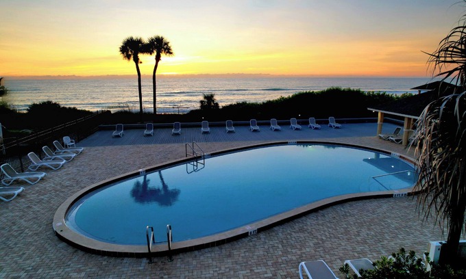 Ocean Ridge Of Brevard House | Cozy 1-bedroom tiny home in beautiful Melbourne Beach with the beach & pools!
