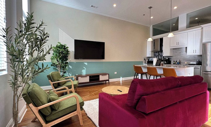 Near West Side Apartment | Cozy 1 BR, 1 Parking, Sleeps 4!