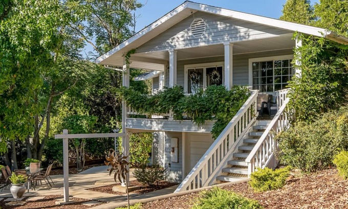 Julian House | Cozy 10 guest, 4 Bedroom, 2 Bath, Pet Friendly, 2-minute walk to downtown Julian