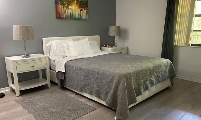 Tropic Apartment | Cozy 1BD Apartment Located in Prime Location