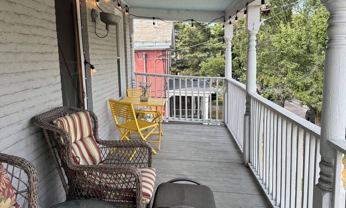 Old North End Apartment | Cozy 1BR Apartment w/Balcony, 5 Min Walk to Church St & Lake Champlain