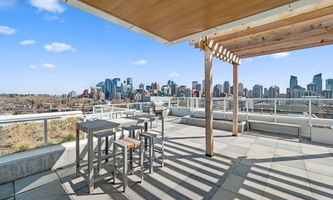 Hillhurst Condo | Cozy 1BR Condo, Steps from CTrain Station!