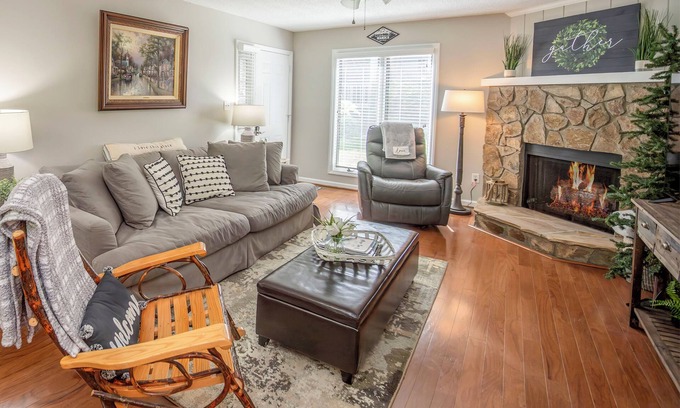 Blowing Rock Apartment | Cozy 1st floor, Stocked, Fireplace, Walk to Main