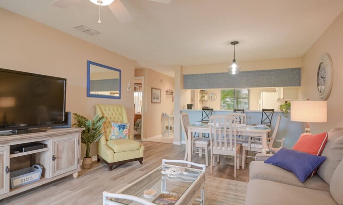 Biggar Condo | ☀️Cozy 2 Bed 2 Bath, Ground Floor w/Lake View 10 Mins to Airport/Pool & Jacuzzi