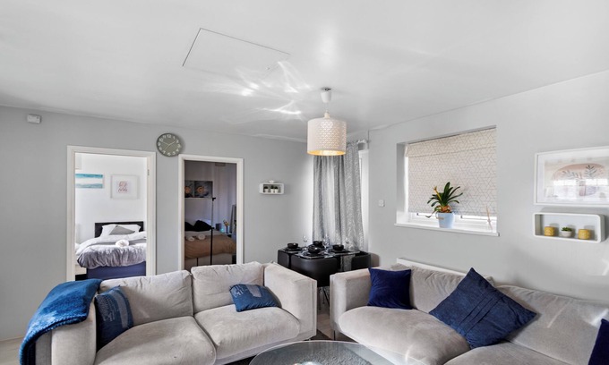 Newham Apartment | Cozy 2 Bed Apartment Close to Lcy & Excel