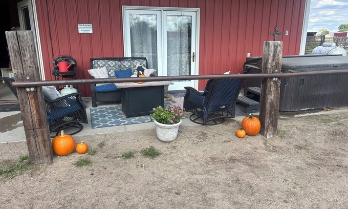 Lincoln County Apartment | Cozy 2 BED barndo in a barn. cows, horses,hot tub. Experience the RANCH life