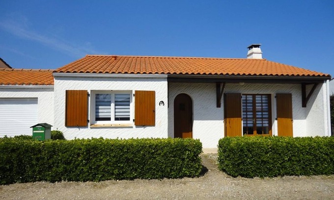 Saint-Jean-de-Monts House | Cozy 2-Bedroom House, Close to Beach & Shops, Sleeps 4