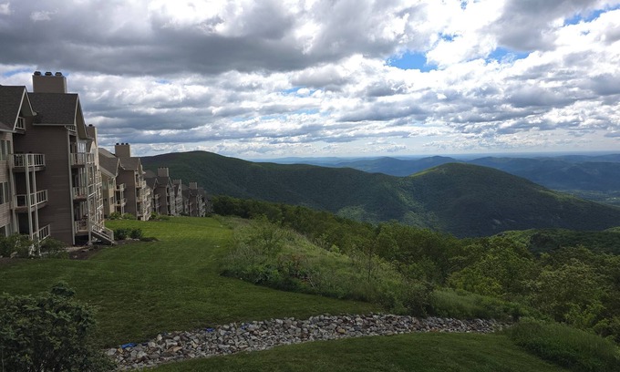 Nellysford Condo | Cozy 2-bedroom condo with stunning views of lovely Wintergreen WiFi, AC
