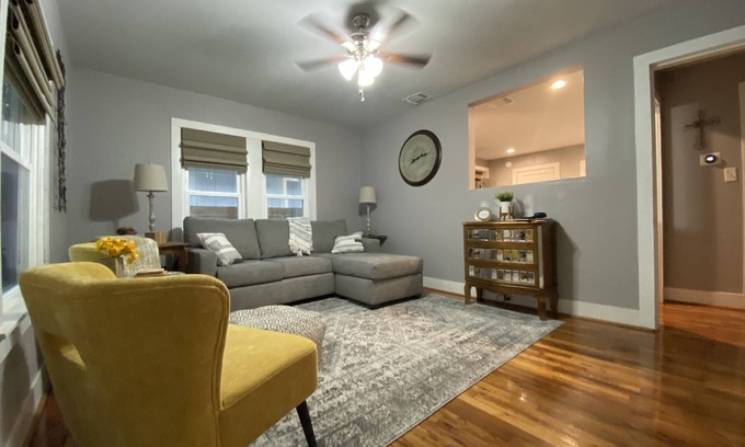 New Braunfels House | Cozy 2 bedroom—5 min walk to the river and downtown