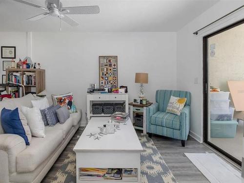 New Port Richey Apartment | Cozy 2-Bedroom Apartment Near the Water