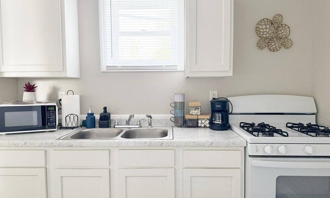 Evansville Apartment | Cozy 2-bedroom apartment in nice Evansville with AC, WiFi
