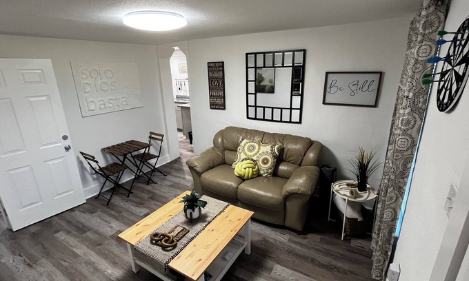 Callahan Apartment | Cozy 2-bedroom apartment with WiFi and AC in downtown Orlando near All