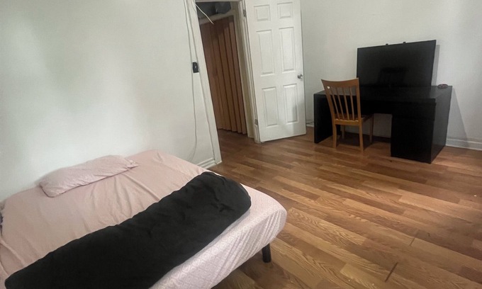 Queens Apartment | Cozy 2-bedroom apartment in amazing Queens with WiFi, AC