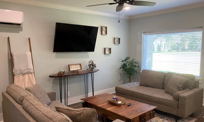 Columbus House | Cozy 2 bedroom bungalow