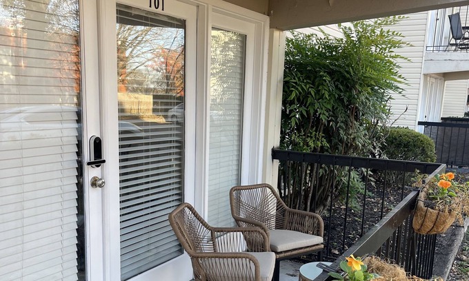 Downtown Knoxville Condo | Cozy 2-bedroom condo next to UT and close to downtown Knoxville!