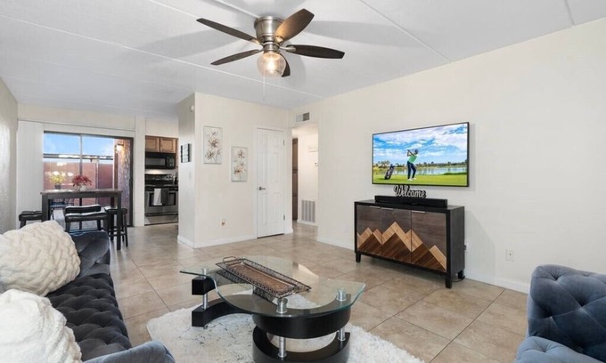 Papago Parkway Condo | Cozy 2-bedroom condo with AC in Prime Scottsdale