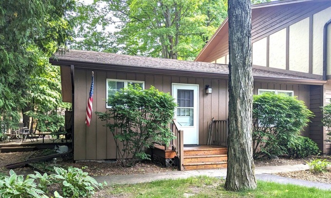 Sister Bay Condo | Cozy 2-bedroom condo in charming Sister Bay, walking distance to the beach