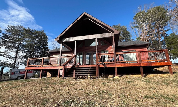 Somerset House | Cozy 2 bedroom house in charming Somerset with WiFi, AC with seasonal Lake View
