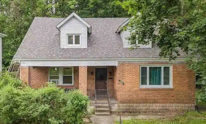 Pittsburgh Apartment | Cozy 2 bedroom near downtown