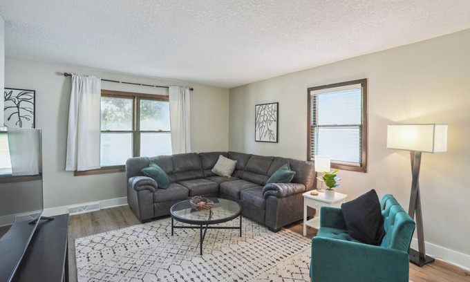 Clive House | Cozy 2-bedroom townhome in Clive