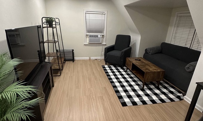 Farmington Hills Apartment | Cozy 2 bedrooms