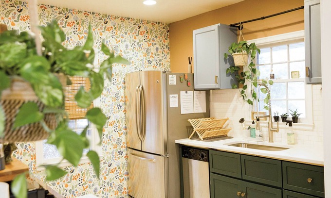 Des Moines House | Cozy 2 BR Bungalow 5 Min from Downtown DSM