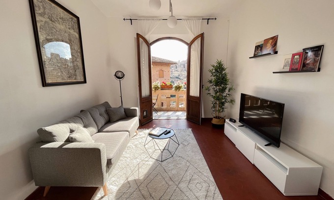Siena Historical Center Apartment | Cozy 2 BR with balcony near Piazza Del Campo