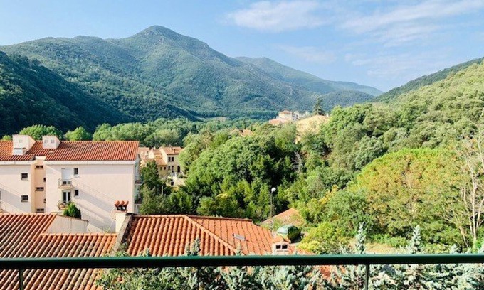 Amelie-les-Bains-Palalda Apartment | Cozy 2-Bedroom Apartment for 4 with Balcony, WiFi, Garage, and Lift in Amélie-les-Bains