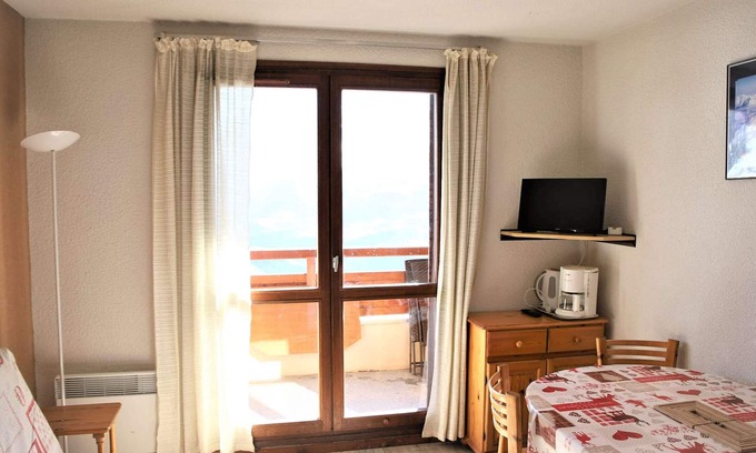 Auris Apartment | Cozy 2-room cabin apt, 4 ppl, 400m from slopes, parking included