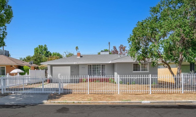 Raisin House | Cozy 2B/1Bth w Great Access to Airport