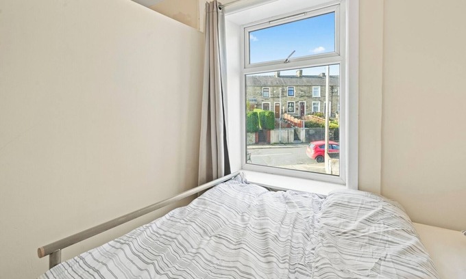 Padiham House | Cozy 2B House w/Parking in Padiham, Burnley